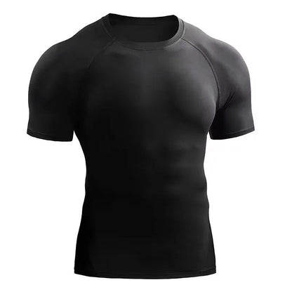 Camiseta de compresión para entrenar negra, diseñada para mejorar el rendimiento y reducir la fatiga muscular.