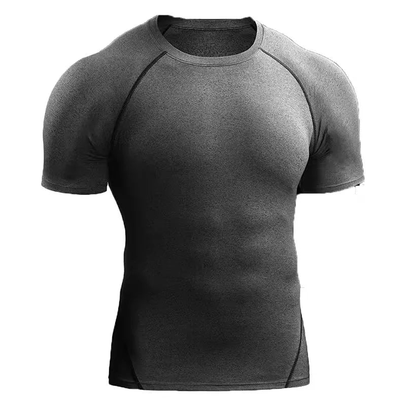 Camiseta de compresión para entrenar en color negro, diseñada para mejorar el rendimiento y reducir la fatiga muscular.